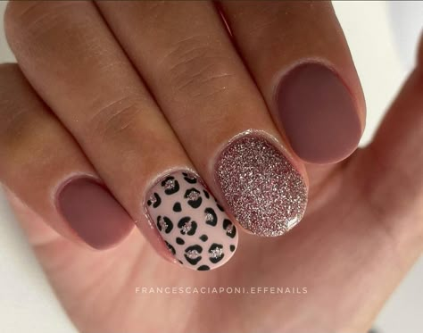 Leopard Print Nails Glitter, Toe Colors, Cheetah Print Nails, Nails Yellow, Fall Gel Nails, Leopard Print Nails, Print Nails, Rose Gold Nails, Leopard Nails