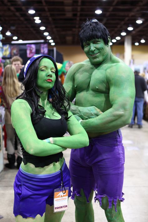 Hulk Couple Costume, She Hulk Costume, Hulk Halloween Costume, She Hulk Cosplay, Windy Girk, Hulk Costume, Easy Couple Halloween Costumes, Black Widow And Hulk, Black Widow Costume