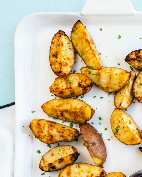 Grilled Red Potatoes, Best Grilled Vegetables, Gourmet Bbq, Celery Salt, Pellet Grill Recipes, Summer Side Dish, Grilled Dinner, Grilled Potatoes, Vegetarian Cookbook