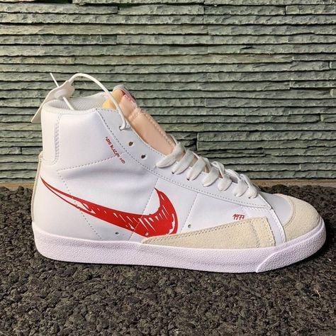 Nike Blazer Mid VNTG Red Hook, Nike Blazer Mid, Nike Blazers Mid, Blazer Mid, Mid Top, Nike Blazer, Casual Sneakers, Nike Shoes, Graffiti