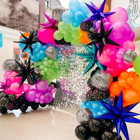 Cloverleaf HOCO 2024 Neon Nights 🪩💃🏽🕺🏽💚 Loving our sequin wall🎉 @cloverleafcolts #homecoming #highschool #hoco #homecoming2024 #neonnights #neon #fyp #schooldance #dance #balloons #bubblesandbows🎈🎀 Hoco 2024, Sequin Wall, Neon Nights, Night Love, School Dances, Our Love, Homecoming, Sequin, Balloons