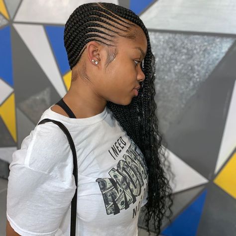 Image may contain: one or more people and closeup Lemonade Braids With Curly Ends, Girls Back To School Hairstyles, Beyonce Braids, Braids With Curly Ends, Lemonade Braids Hairstyles, Weave Hairstyles Braided, Lemonade Braids, Curly Weave, Gorgeous Braids