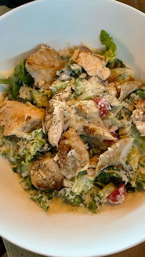 #foodie, #recipes, #cooking, #food inspiration Chicken Dishes Aesthetic, Grilled Chicken Salad Aesthetic, Chicken Caesar Salad Aesthetic, Cesar Salad Aesthetic, Chicken Salad Aesthetic, Caesar Salad Aesthetic, Dressing Rich, Satisfying Pics, Grilled Chicken Caesar