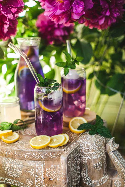 Butterfly Pea Flower Lemonade, Pea Flower Lemonade, Butterfly Pea Lemonade, Flower Lemonade, Butterfly Pea Tea, Butterfly Pea Flower Tea, Perfect Summer Drink, Thanksgiving Drinks, Colorful Drinks