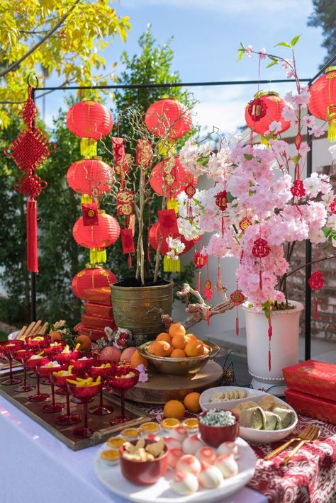 Lunar New Year Tablescape with Pottery Barn: Year of the Dragon Chinese Birthday Theme, Chinese Party Food Ideas, China Party Theme, Chinese Dinner Party Decorations, Chinese New Year Theme Party, Lunar New Year Display, Chinese New Year Party Ideas, Year Of The Dragon Party, Lunar New Year Table Setting