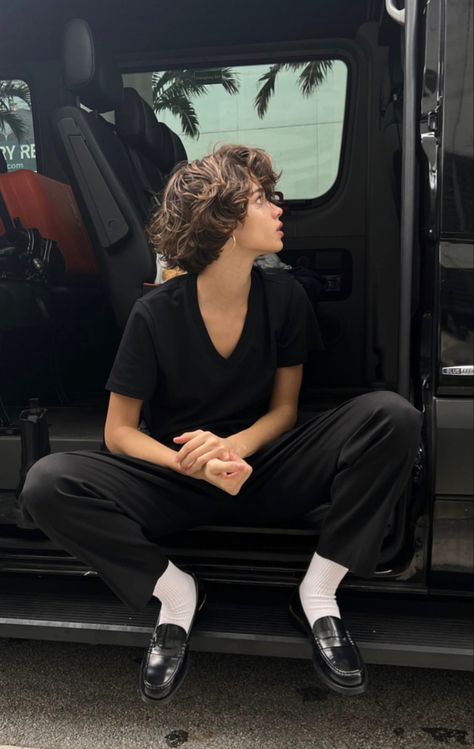 Mathilda Gvarliani, Curly Hair Photos, Hair Inspiration Short, Penteado Cabelo Curto, New Haircuts, Curly Hair Cuts, Mode Inspo, 가을 패션, Street Chic