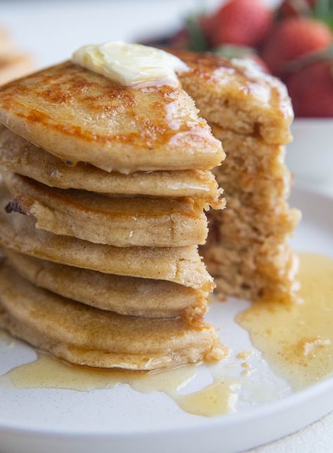 Oatmeal Protein Pancakes, Healthy Protein Pancakes, Vanilla Protein Shake, Easy Protein Pancakes, Protein Powder Pancakes, Oatmeal Pancakes Healthy, Pancakes Protein, Oatmeal Protein, Oatmeal Pancakes Recipe