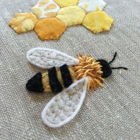 Fabric And Ink and Everyday Life: English paper piecing Bee Applique Pattern, Bee Design Art, Embroidery Stumpwork, Embroidery Stitches Beginner, Applique Art, Bee Embroidery, Once A Month, Hexagon Quilt, Ribbon Art