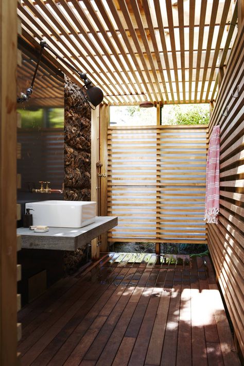 Gogo Bach Outdoor Bathroom Design, Open Bathroom, Outdoor Toilet, Outdoor Baths, Outdoor Bathroom, Outdoor Bath, Beach Shack, Outdoor Bathrooms, Auckland New Zealand