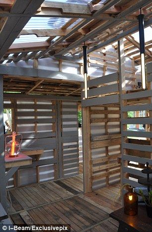 The homes are constructed out of the 150 million pallets that end up in landfills in the U.S. each year Pallet House Plans, Pallet Cabin, Home Shelter, Pallet Barn, Pallet Building, Recycled House, Wooden Ideas, Building Things, Pallet Shed