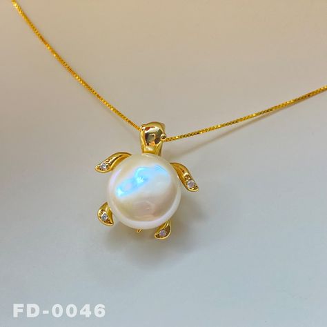 ✿ Item: Handmade Sea turtle Pendant Necklace with Natural Freshwater Pearl ✿ Pearl Color: Natural untreated，Pink ，White，Gold，with Wonderful iridescent luster ✿ Pearl Size:12-13mm ✿ Accessories material: 14K Gold Plating，Luxurious gold layer over sterling silver for added elegance and durability. ✿ Pendant shape: Sea turtle ✿ The handmade Pendant Necklace come in a fine gift bag, Ideal gifts for Halloween to your girlfriend, daughter, wife, and mom to express your sincere love. ✿ We strive to pro Simplistic Jewelry, Sea Turtle Jewelry, Gifts For Halloween, Dope Jewelry Accessories, Ocean Inspired Jewelry, Turtle Jewelry, Sea Jewelry, Handmade Pendant Necklace, Gold Bride Jewelry