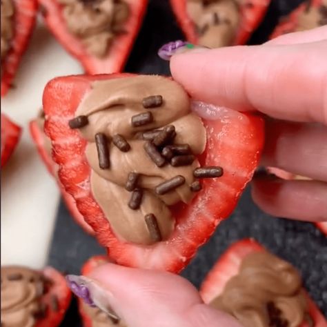 Deviled Strawberry, Deviled Strawberries, Summer Snacks, Easy Strawberry, Strawberry Desserts, The Best Summer, Covered Strawberries, Summer Treats, Chocolate Covered Strawberries