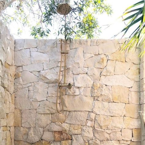 Eco Outdoor on Instagram: “We are obsessed with this outdoor bathroom sanctuary featuring our Bokara Freeform® walling, designed by @ascher_smith and installed by…” Beach House Mood Board, Eco Outdoor, Ibiza Villa, Mediterranean Bathroom, Main Bathroom Ideas, Stone Shower, Home Pool, Jungle Vibes, Building Stone