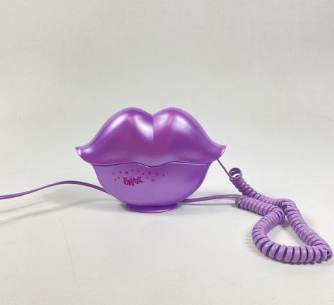 Bratz trendy rare lips telephone Y2k Shelf Decor Bedroom Y2k, Bratz Aesthetic Decor, Early 200s Room Aesthetic, Bratz Dolls Aesthetic Room Decor, Bratz Home Decor, Y2k Aesthetic Decor, Early 2000s Decor, Y2k Telephone, Bratz Room Aesthetic