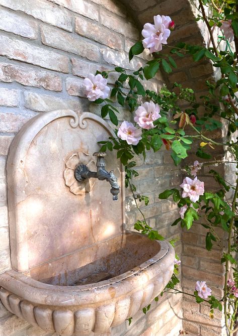 Italian Village Aesthetic, Italian Room Aesthetic, Southern Italy Aesthetic, Italian Summer Aesthetic Vintage, Old Italian Aesthetic, Italy Aesthetic Summer, Italy Garden, Italian Country House, Crochet Chocolate