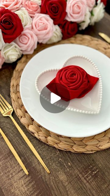 Elle Vautour - Home & Holiday Style on Instagram: "Add a floral flair to your Valentine’s Day tablescape 🌹💖 Watch as ordinary napkins bloom into elegant roses, adding a touch of floral enchantment and romance to your valentine’s tablescape. 🍽️✨ Who knew rose napkin folding could be so easy?  #tablesetting #tablescapes #valentinetablescape #valentinestablescape #valentinedecor #napkin #napkinfolding #vdayinspo #valentineinspo #tabledecor #rosenapkin #tablestyling  #valentinedinner" Rose Napkins Folding, How To Make A Rose Out Of A Napkin, How To Fold A Napkin Into A Rose, Valentines Dinner Party Ideas, How To Fold A Napkin, Folding Napkins Easy, Napkin Folding Rose, Rose Napkin Fold, Fancy Napkins