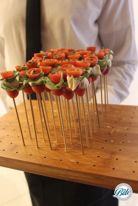 Caprese Skewers - Vertical presentation on Wood: Appetizer Presentation, Tomato Balsamic, Banquet Food, Appetizer Display, Catering Food Displays, Bite Size Food, Caprese Skewers, Buffet Set, Bite Size Desserts