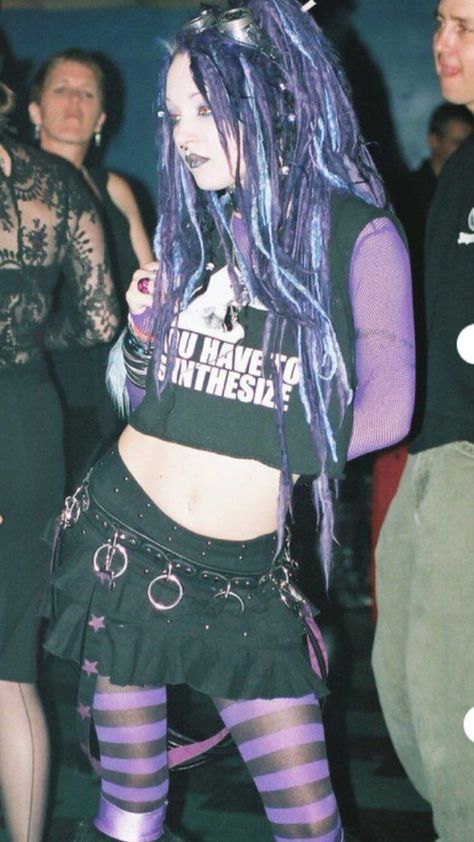 Goth Cyberpunk, Cybergoth Fashion, Mode Harajuku, Purple Goth, Goth Subculture, Metal Girl, Estilo Punk, New Rock