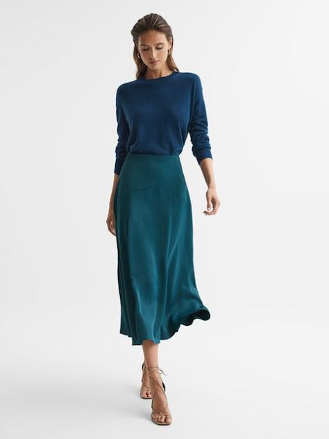 MARIA'S STYLE PLANET: MIDI SLIP SKIRT Teal Midi Skirt Outfit, Minimalist Jeans Outfit, Teal Midi Skirt, Midi Skirt Outfit Winter, French Minimalist Wardrobe, Slip Skirt Outfit, Teal Outfits, Midi Slip Skirt, Teal Skirt