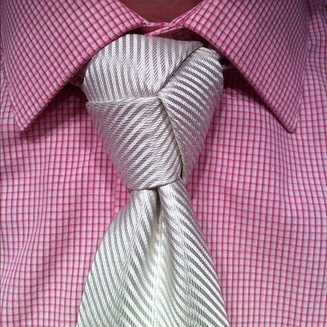 Do you ever go into a formal or business casual environment and have someone say "Wow man, awesome knot, how do you do that?" Not wearing that Double Windsor you haven't. Well finally, now that you are able to tie the Trinity knot after watching my handy demonstration, you can have that warm fuzzy feeling. Go forth, be proud, and get adored for your amazing swagger. How To Tie A Necktie, Double Windsor, Simpul Dasi, Tie A Necktie, Neck Tie Knots, Celtic Culture, Trinity Knot, Sharp Dressed Man, Well Dressed Men