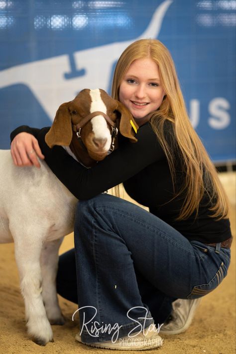 Goat Showing Outfits, Senior Pictures With Goats, Livestock Senior Pictures Goats, Stock Show Senior Pictures, Ffa Photoshoot, Boar Goats, Livestock Senior Pictures, Goat Photography, Goat Photo