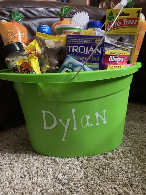 Easter Basket 9 Year Boy, Bf Easter Basket, Easter Basket Ideas For Adults Guys, Easter Baskets For Teen Boys, Easter Basket Ideas For Teens Boys, Men Easter Basket Ideas, Men’s Easter Basket, Easter Basket For Husband, Man Easter Basket