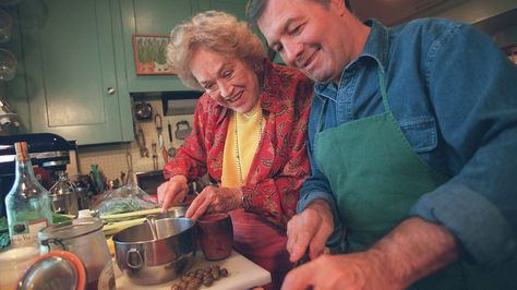 At 81, the celebrity chef has just published his 32nd cookbook, as well as another book of hand-painted dinner-party menus. Food Documentaries, Cooking Shows, Amazon Prime Shows, Jacque Pepin, Tv Chefs, Culinary Art, Dinner Party Menu, Tv Food, Shows And Movies