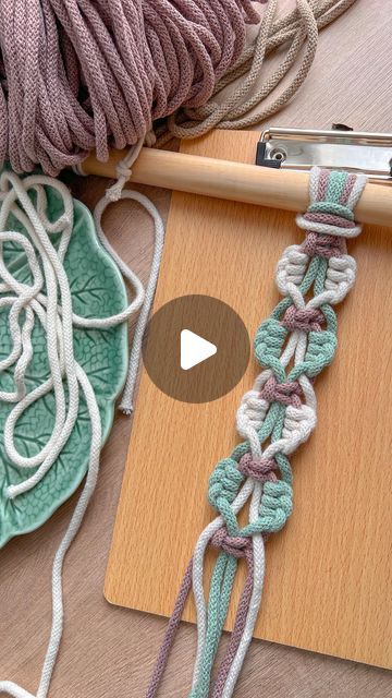 Unique Macrame Patterns, Macrame Blanket Holder, Macrame Cord Sizes, Macrame Strap Pattern, Beginner Macrame Projects Tutorial, 6 Strand Macrame, 2 Color Macrame, Macro Macrame, Macrame Tutorial Beginner