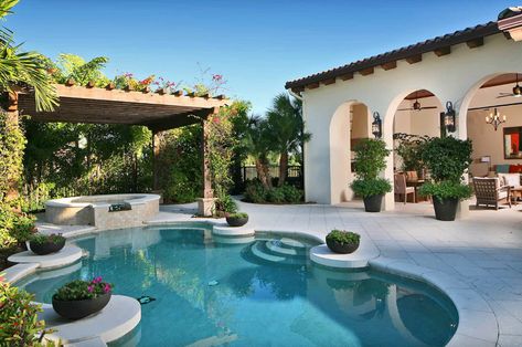 20+ Insanely Beautiful Mediterranean Swimming Pool Ideas To Dive Into Mediterranean Backyard, Ideas De Piscina, Mediterranean Pool, Pool Pergola, Mediterranean Patio, Hacienda Homes, Mediterranean Luxury, Modern Backyard Landscaping, Pergola Ideas