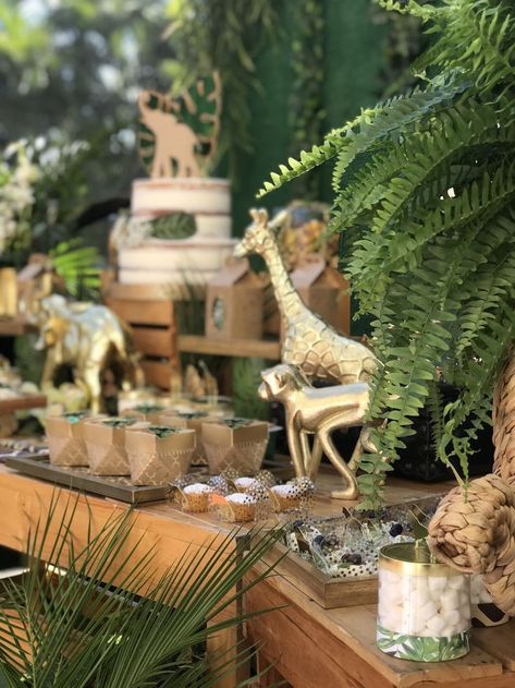 Wild Party Aesthetic, Safari Gala, Adult Safari Party, Baby Shower Tablescapes, Baby Shower Safari, Safari Wedding, Baby Shower Safari Theme, Wild Party, Jungle Theme Birthday