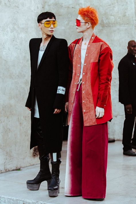 Rick Owens SS20: Check Out the Best Street Style From Paris Rick Owens Street Style, Street Style Parisian, Paris Fashion Week Street Style, The Best Street Style, Avant Garde Fashion, Street Style Paris, Men Street, Best Street Style, Fashion Weeks