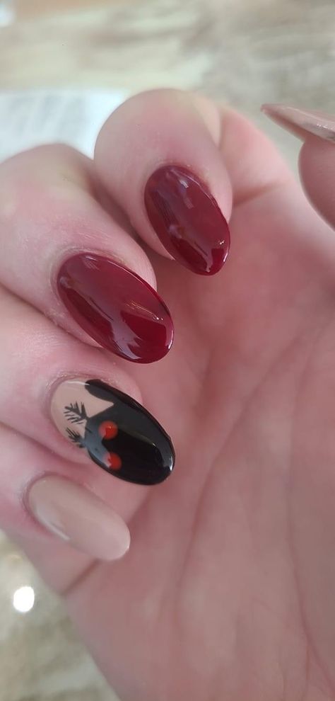 Cryptid Nail Art, Witch Nails Acrylic Short, Simple Creative Nails, Pastel Goth Nails Short, Moth Man Nails, Moth Nail Design, Mothman Nail Art, Short Goth Nails Ideas, Goth Aesthetic Nails