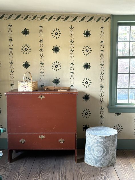 Inspired By Colonial Farmhouse Design — Rose & Ivy Early American Wallpaper, Colonial Wallpaper, Colonial Bedrooms, Stenciled Walls, American Wallpaper, Hummingbird House, Colonial Farmhouse, Gorgeous Interiors, Giving Birth