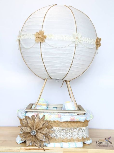 Easy Hot Air Balloon Diaper Cake for a fabulous Baby shower Hot Air Balloon Diaper Cake, Balloon Baby Shower Centerpieces, Bos Baby, Diaper Cakes Tutorial, Diy Hot Air Balloons, Baby Shower Baskets, Its A Boy Balloons, Baby Shower Bbq, Baby Shower Diaper Cake