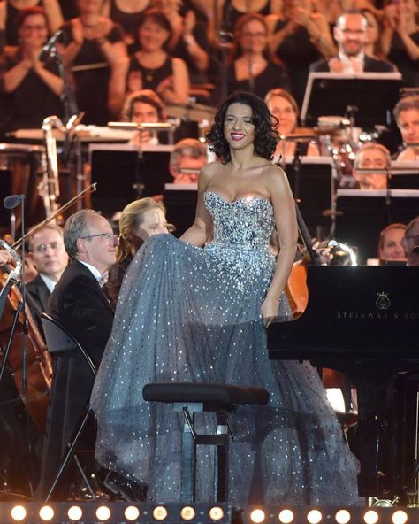 Healthy New Year, Khatia Buniatishvili, Woman Singing, Classic Music, Female Musicians, Top Photographers, Learn Piano, Symphony Orchestra, Performance Wear