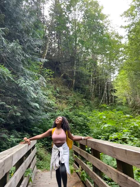 Black Women Hiking Outfit, Hiking Outfit Black Women, Running Aesthetic Black Women, Hiking Black Women, Hiking Aesthetic Black Women, Black Granola Girl, Summer Hike Aesthetic, Black Couple Hiking Aesthetic, Woman Hiking Aesthetic