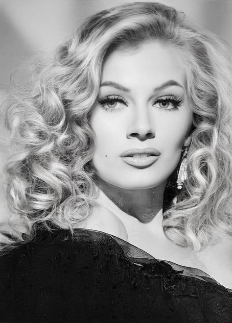 Bond Women, Julie Newmar, Anita Ekberg, Classic Hollywood Glamour, German Beauty, Curls For Long Hair, Classic Actresses, Actrices Hollywood, Blonde Bombshell