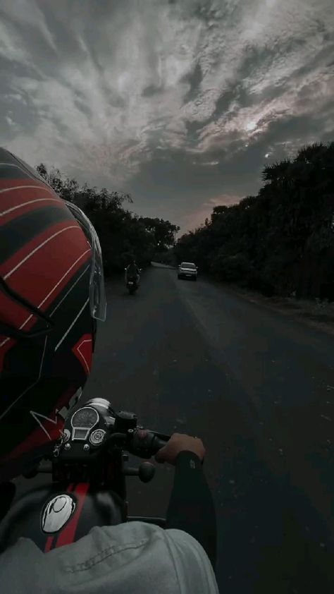 Boy Riding Bike Aesthetic, Bike Travel Videos, Aesthetic Bike Pictures, Car Travel Aesthetic Video, Bike Rider Video, Bike Riding Video, Riding Bike Aesthetic, Bike Riding Aesthetic, Profile Picture Instagram Dark