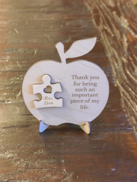 Personalized Teacher Appreciation | End of Year Gift | Apple Puzzle Piece #TeacherGifts #Appreciation #GiftIdeas #ThankYou #teachergiftsendofyear, https://medium.com/p/b2d6edb42b26 Middle School Teacher Gifts, Teacher End Of Year, Jw Pioneer Gifts, Diy Letters, End Of School Year, Diy Teacher Gifts, How To Make Paper Flowers, Easter Gift Baskets, Teacher Name