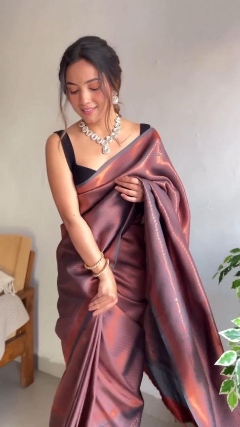 Convocation Ceremony Saree, Silk Saree For Convocation, Diwali Sarees For Women, Plain Silk Saree With Designer Blouse, Blouse Designs Latest Girlish Look, Styling Silk Saree, Traditional Day Saree For College, Saree For Roka Ceremony, Saree For Girls Wedding Function