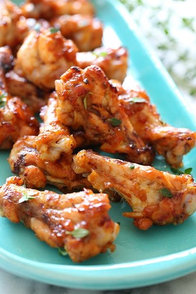 Make summer sizzle with this easy Caribbean-inspired chicken wing recipe from Skinnytaste author Gina Homolka using our sensational jerk grilling sauce. Drummettes Recipes, Baked Jerk Chicken, Gina Homolka, Chicken Wing Recipe, Wing Recipe, Bbq Recipe, Delicious Appetizers, Poultry Dishes, Skinnytaste Recipes