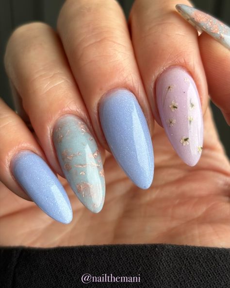 New @bridgertonnetflix inspired nails using the new powder dip #Bridgerton Trio from @thistexasgirldips. Shades: - Dear Gentle Reader - You are a Bridgerton - All is far in Love and War #powderdipnails #dipnails #diynails #acrylicnails #romancingmrbridgerton #penelope #nailart #nailsnailsnails #nails #nailaddict #naildippowder #thistexasgirldips #flowernails #flowernailart #rosegold #regency #aesthetic #era #longnails #nailextensions #almondnails #pastle #nailsofinstagram #nailthemani #alle... Bath Nails, Regency Aesthetic, Aesthetic Era, Bridgerton Inspired, Dip Nail, Inspired Nails, Milk Bath, Flower Nail Art, Dipped Nails