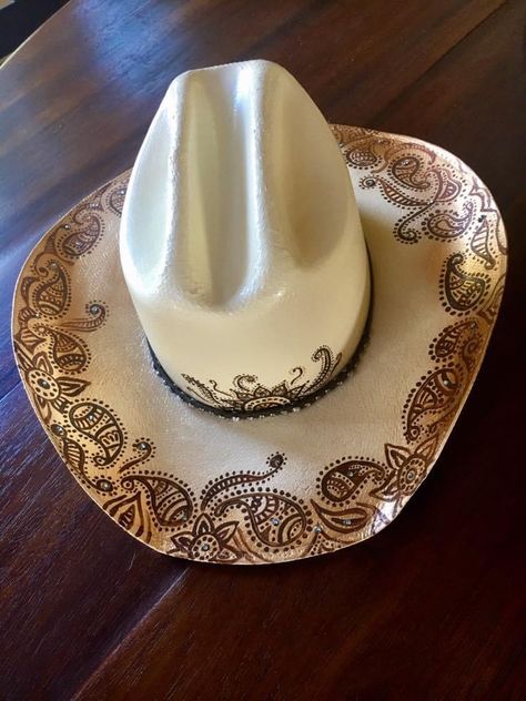 Hand painted cowboy hat Hand Painted Felt Hats, Custom Cowboy Hats Handmade, Felt Burning, Painted Cowboy Hats, Hat Branding, Burning Hats, Burnt Hats, Cowboy Hat Crafts, Ffa Ideas