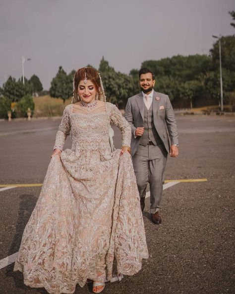 Walima Photoshoot, Walima Couple, Walima Photography, Haldi Photoshoot, Bride Shoot, Engagement Shoots Poses, Friendship Songs, Boy Dp, Pakistani Dresses Casual