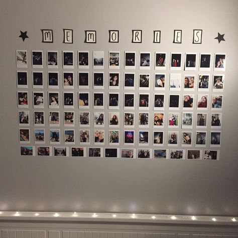 I really like taking pictures and keeping my memories. And a memory wall is the best thing for that also it looks amazing. It’s a perfect room decor and it brings a wonderfull energy to the room. Memory Wall Bedroom, Instax Polaroid, Polaroid Wall, Memory Wall, Memory Pictures, My Memories, Perfect Room, My Memory, Cute Bedroom Decor