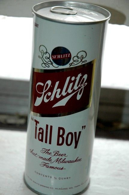 Tall Boy: Also know a as a tall can. A 24 oz can of beer. Not to be confused with a pounder a 16oz can of beer, or a deuce deuce a 22oz bottle of beer. Can Of Beer, Beer Can Collection, Old Beer Cans, Beer Memorabilia, I Like Beer, Schlitz Beer, Beer Advertising, Beer Ad, Beer Art