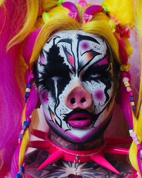 Horror Drag, Alternative Drag, Haunt Makeup, Alter Faceclaims, Creepy Clown Makeup, Drag Kings, Drag Inspiration, Pig Mask, Halloween Ball