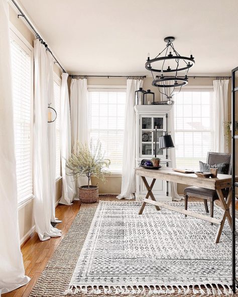 black and white office Layered Rugs Living Room, Layering Rugs, Rug Over Carpet, Jute Rug Living Room, Rug Placement, Rug Guide, Rug Dining Room, Layered Rugs, Rug Size Guide