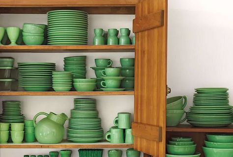 Take a closer look at Martha Stewart's impressive jadeite collection, and get inspired to start sourcing your own vintage dishware. Top Kitchen Table, Negroni Cocktail, Vintage Dishware, Green Glassware, Upcycle Decor, Vintage Enamelware, Desk Fan, Repurposed Items, Vintage Kitchenware