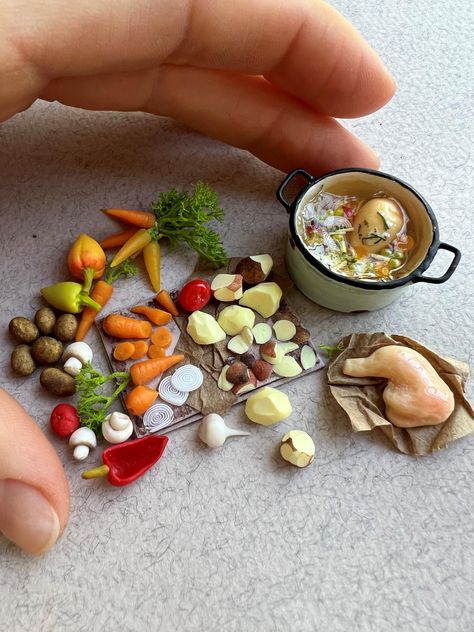 a miniature doll on a scale of 1 to 12. The process of making soup. The composition is made of polymer clay and cardboard. The miniature is suitable for a dollhouse on a scale of 1 to 12 And will also be an excellent children's gift. The composition is as bright as in the photo, the soup is made of resin and polymer clay. Making Tiny Things, Polymer Clay Dollhouse Miniatures Diy, Miniature Clay Ideas, Doll House Miniature, Air Dry Clay Miniatures, Cute Mini Crafts, How To Make Mini Stuff, Mini Clay Food, Doll House Food